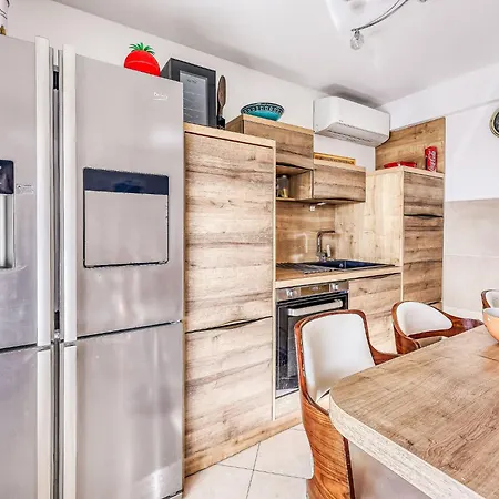 Les Palmiers-4 By Interhome