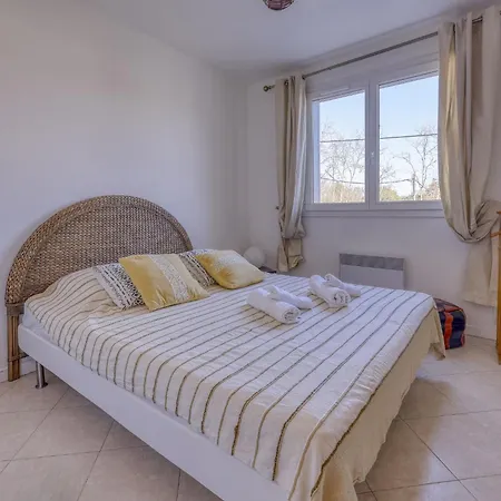 Les Palmiers-4 By Interhome